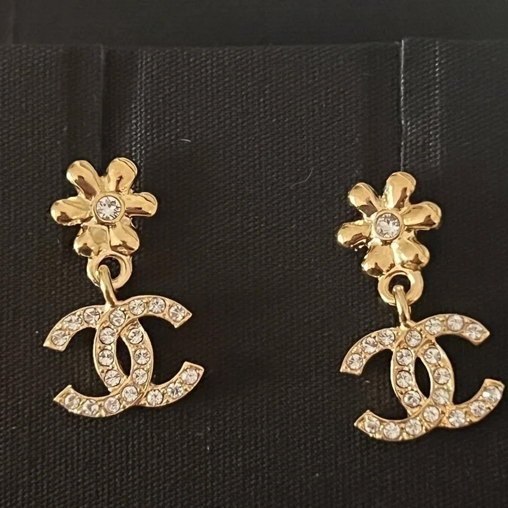 CHANEL• 23A drop crystal earrings